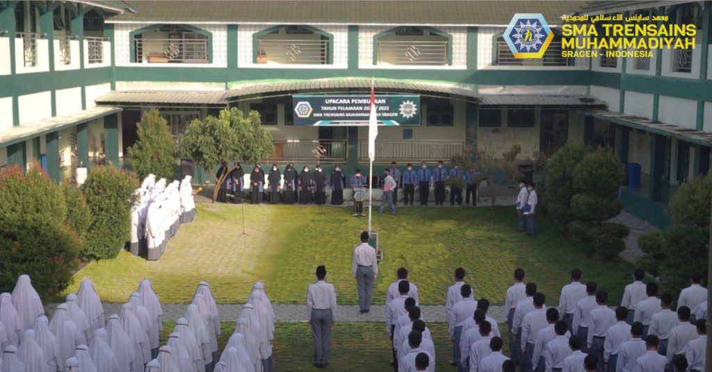 Upacara Bendera di SMA Trensains Muhammadiyah Sragen